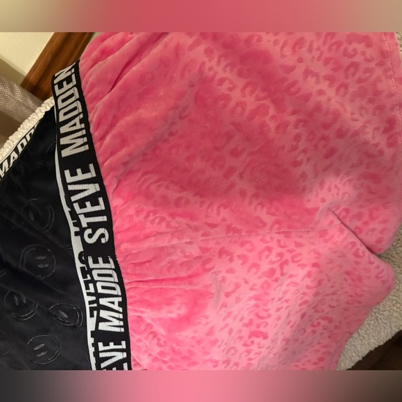 Steve Madden Black and Pink Lounge Shorts set of 2 , comfy soft from wst -hm 11” - Picture 2 of 6